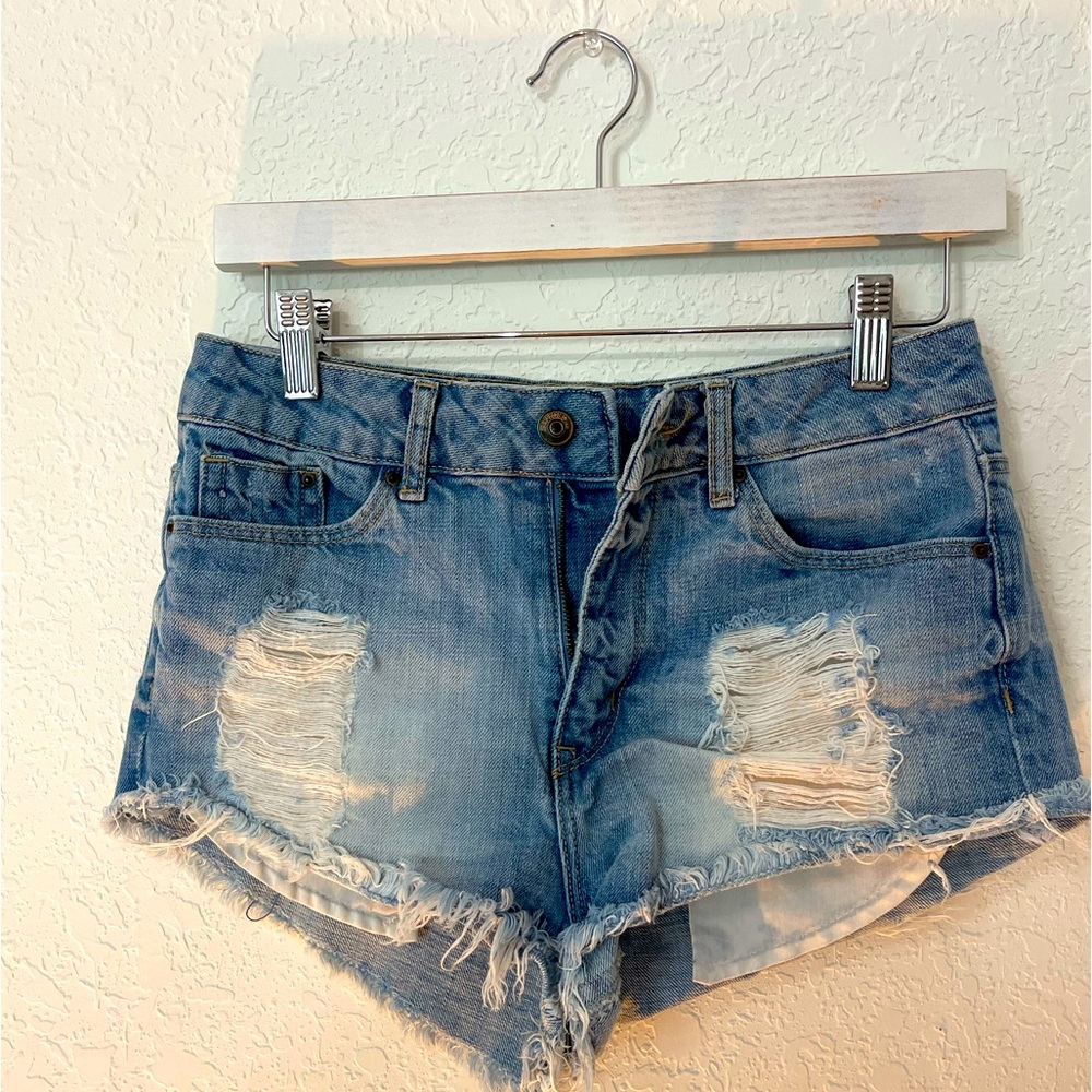 H&M denim shorts | high wasted | faded blue | frayed shorts | V shaped design